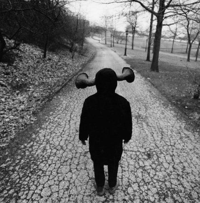 Un artista transforma pesadillas infantiles en fotos que se te aparecerán en sueños