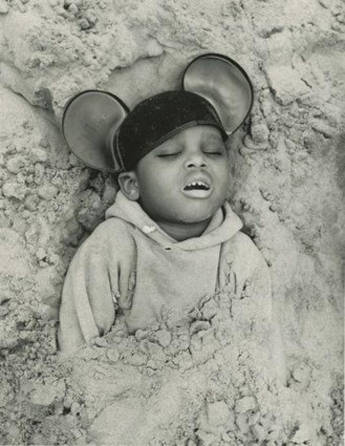 Un artista transforma pesadillas infantiles en fotos que se te aparecerán en sueños