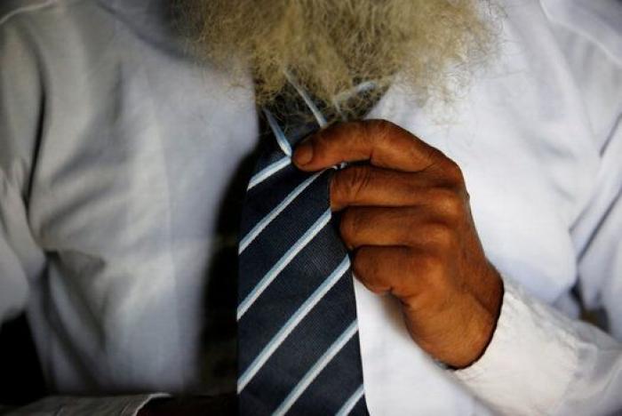 Un hombre de 68 años regresa a la escuela en Nepal tras abandonarla de niño para trabajar (FOTOGALERÍA)