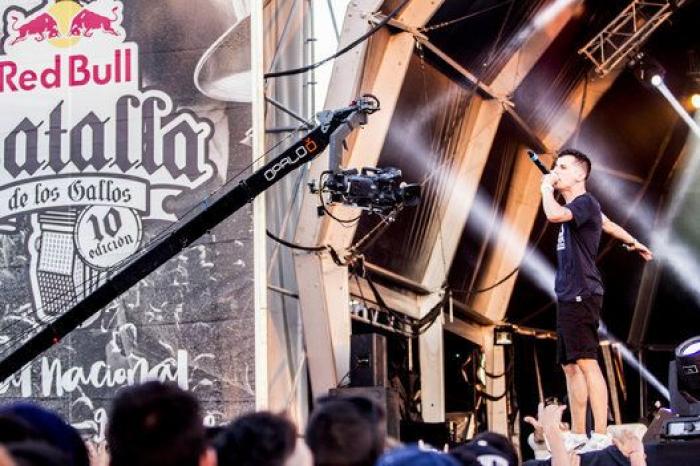 El malagueño 'Skone' gana la Batalla de los Gallos ante 18.000 personas