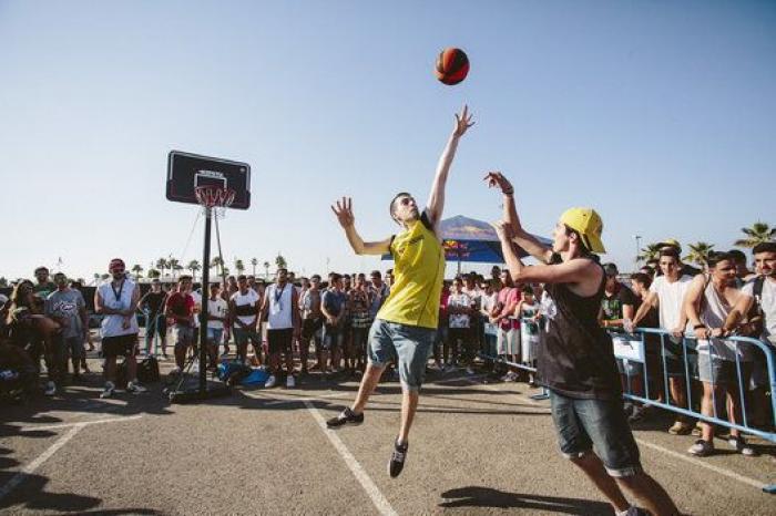 El malagueño 'Skone' gana la Batalla de los Gallos ante 18.000 personas