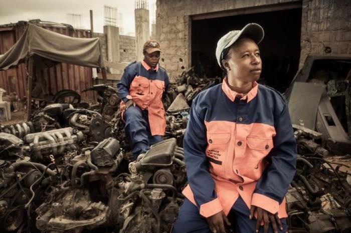 Las poderosas imágenes de las mujeres mecánicas de Senegal