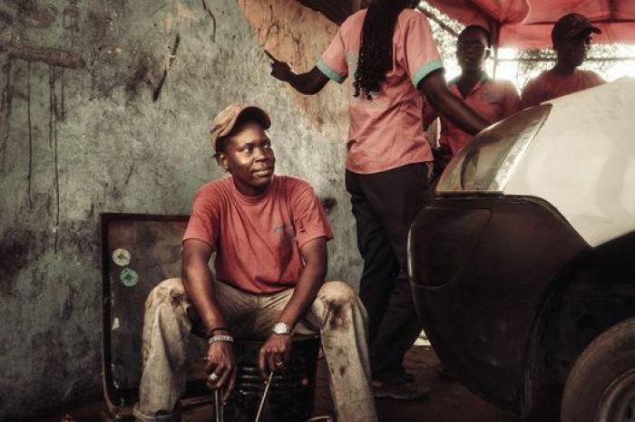 Las poderosas imágenes de las mujeres mecánicas de Senegal