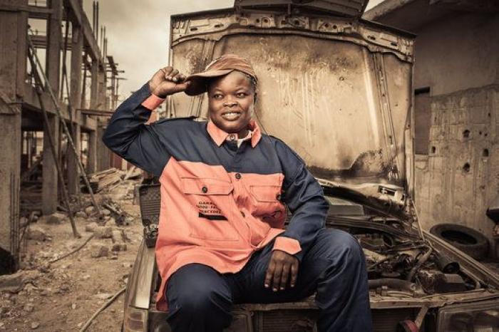 Las poderosas imágenes de las mujeres mecánicas de Senegal