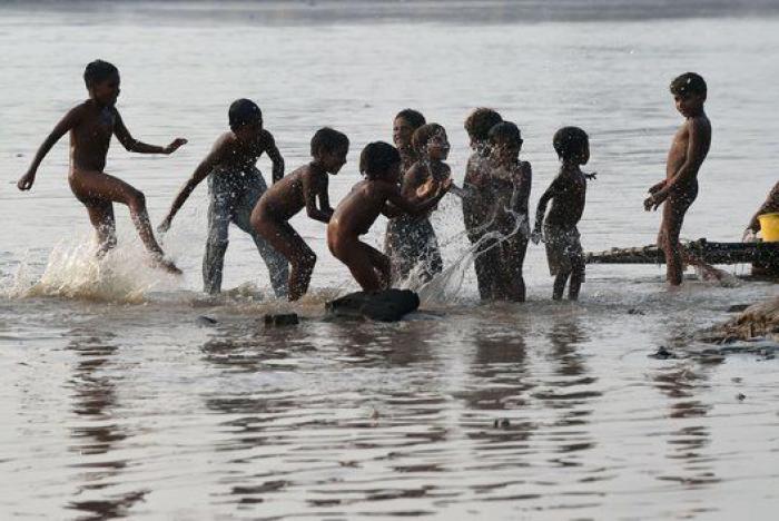 Banderas ondeando el cielo de Lisboa entre otras fotos del día