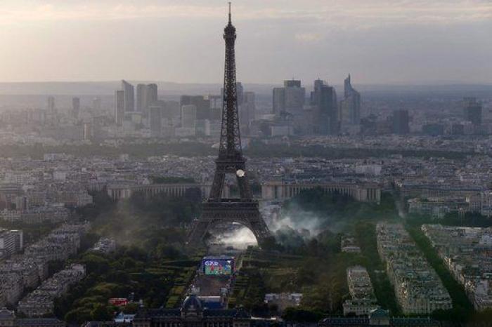 Cierran la Torre Eiffel tras los incidentes durante la final de la Eurocopa