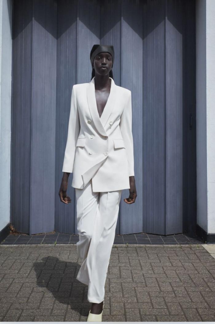 Zara hace un homenaje a la poesía gallega con su última colección