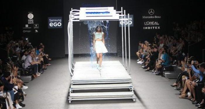 Vestidos que cambian de color con el agua: la propuesta de Pepa Salazar en el Samsung EGO de la 60ª MBFWMadrid (FOTOS)
