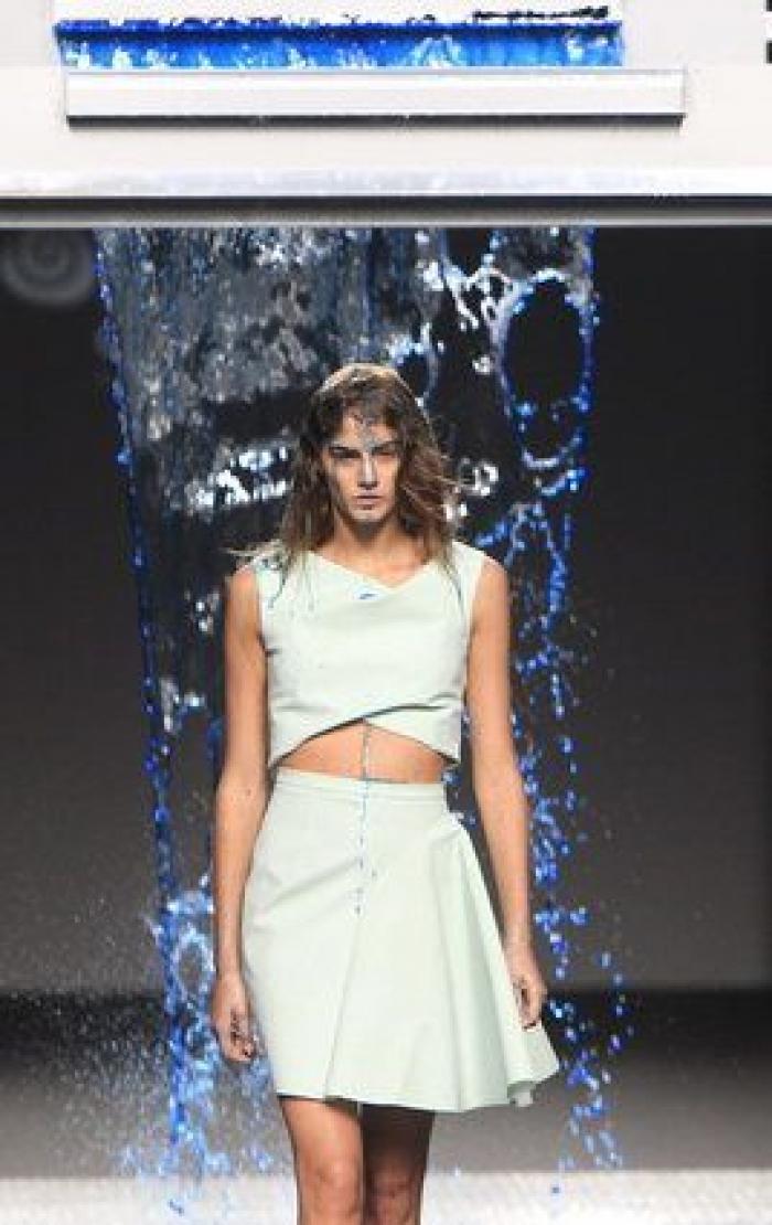 Vestidos que cambian de color con el agua: la propuesta de Pepa Salazar en el Samsung EGO de la 60ª MBFWMadrid (FOTOS)