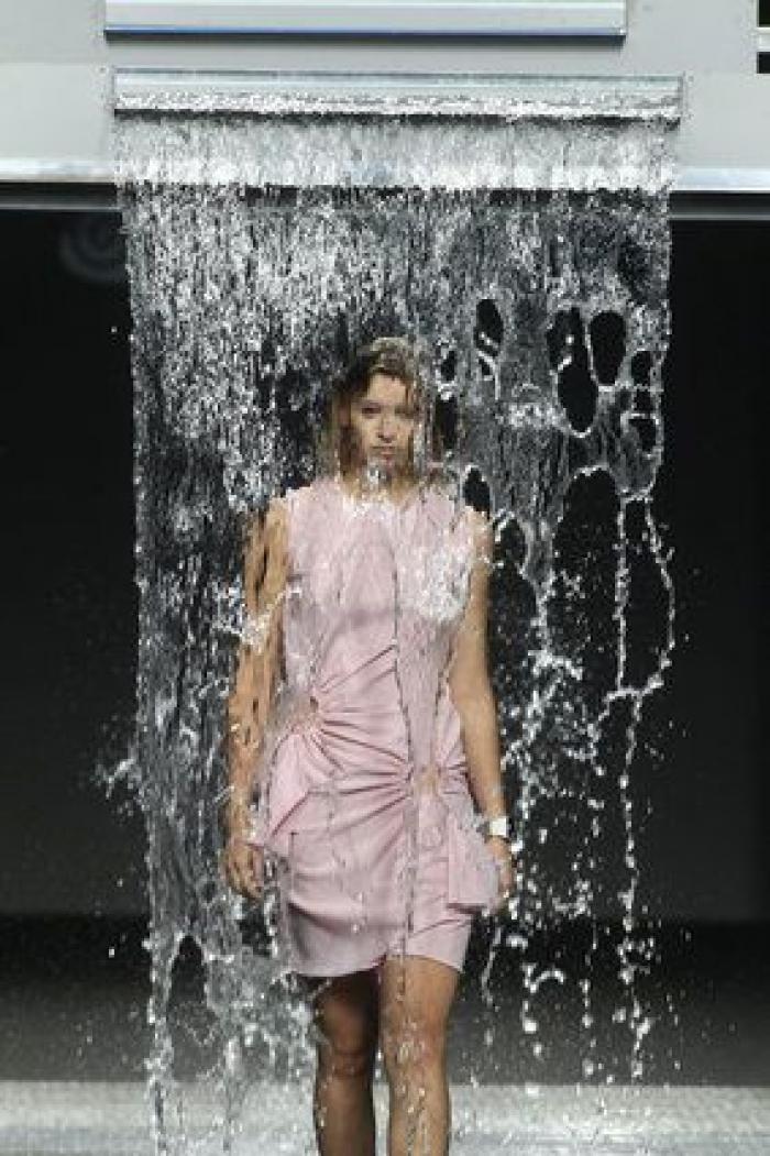 Vestidos que cambian de color con el agua: la propuesta de Pepa Salazar en el Samsung EGO de la 60ª MBFWMadrid (FOTOS)