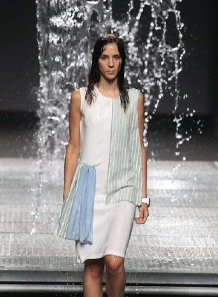 Vestidos que cambian de color con el agua: la propuesta de Pepa Salazar en el Samsung EGO de la 60ª MBFWMadrid (FOTOS)