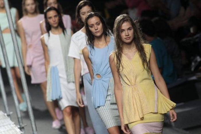 Vestidos que cambian de color con el agua: la propuesta de Pepa Salazar en el Samsung EGO de la 60ª MBFWMadrid (FOTOS)