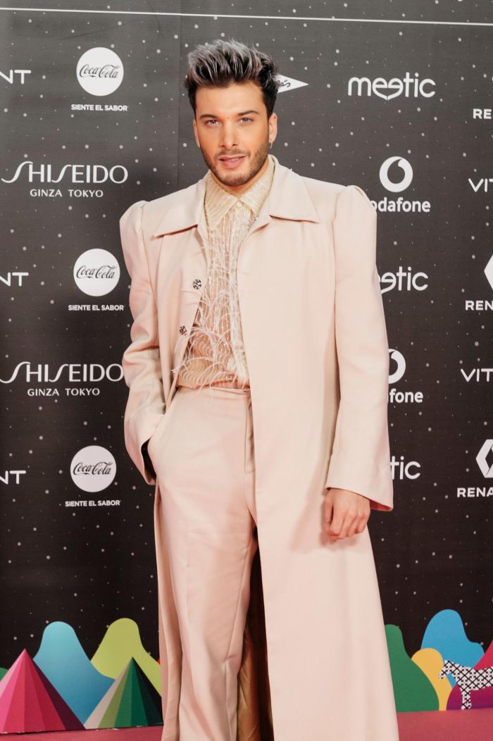 El tierno momento entre Aitana y Miguel Bernardeau en 'Los 40 Music Awards'