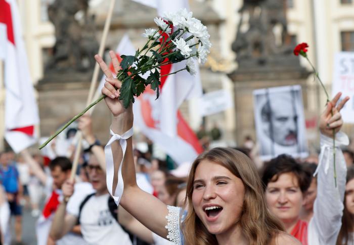 El autoritario Lukashenko renueva en el poder de Bielorrusia, entre protestas por fraude