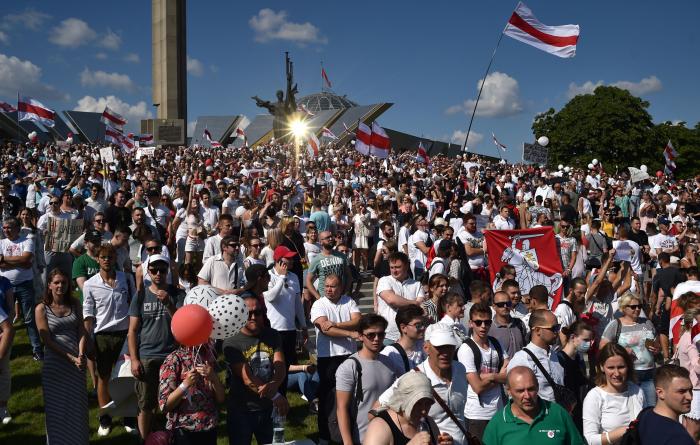 El autoritario Lukashenko renueva en el poder de Bielorrusia, entre protestas por fraude