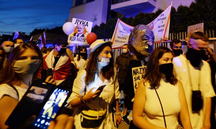 El autoritario Lukashenko renueva en el poder de Bielorrusia, entre protestas por fraude