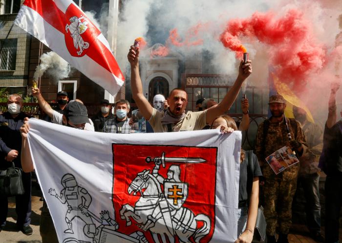 El autoritario Lukashenko renueva en el poder de Bielorrusia, entre protestas por fraude