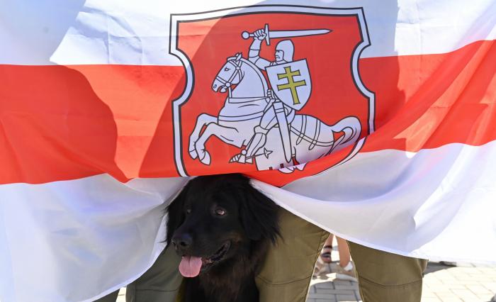 El autoritario Lukashenko renueva en el poder de Bielorrusia, entre protestas por fraude