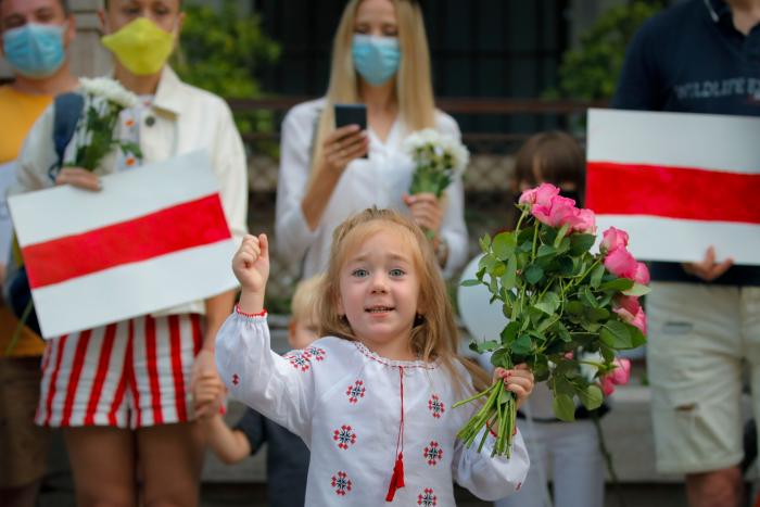 El autoritario Lukashenko renueva en el poder de Bielorrusia, entre protestas por fraude