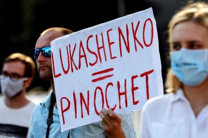 El autoritario Lukashenko renueva en el poder de Bielorrusia, entre protestas por fraude