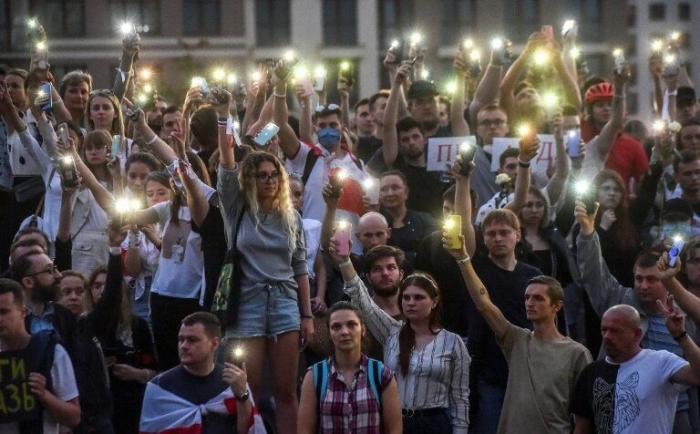 El autoritario Lukashenko renueva en el poder de Bielorrusia, entre protestas por fraude