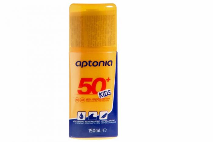 Este es el mejor protector solar para niños, según la OCU