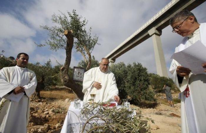 Religiosos católicos y ortodoxos chocan con el Ejército de Israel para defender una tierra cerca de Belén (FOTOS)