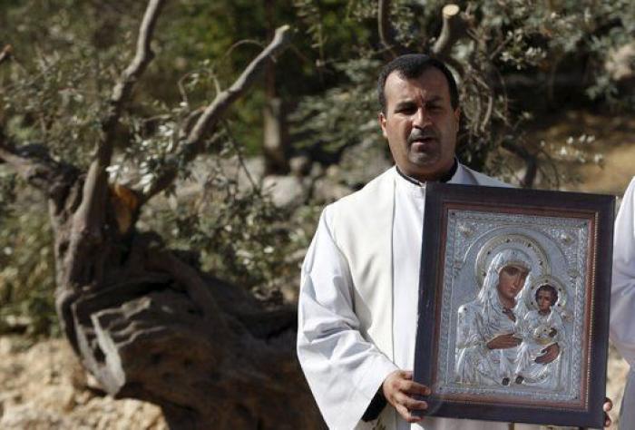 Religiosos católicos y ortodoxos chocan con el Ejército de Israel para defender una tierra cerca de Belén (FOTOS)