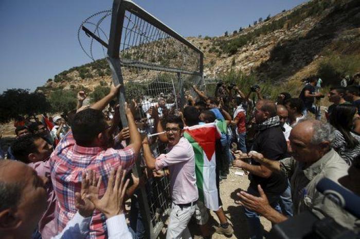 Religiosos católicos y ortodoxos chocan con el Ejército de Israel para defender una tierra cerca de Belén (FOTOS)