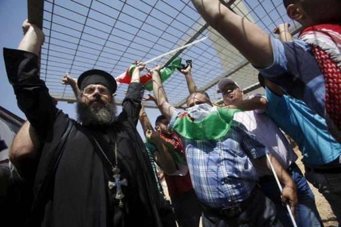 Religiosos católicos y ortodoxos chocan con el Ejército de Israel para defender una tierra cerca de Belén (FOTOS)
