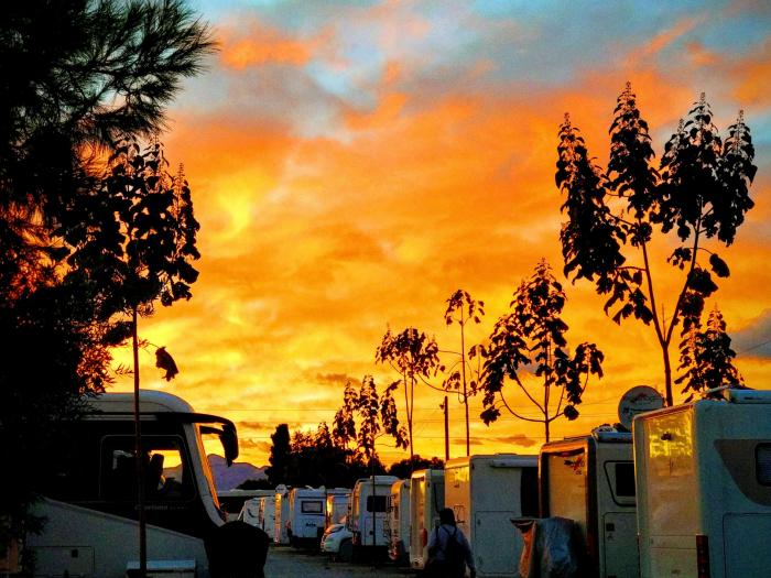 Qué restricciones debes conocer según la comunidad a la que viajes