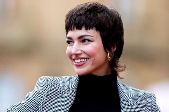 Así cambian las famosas con el pelo al natural