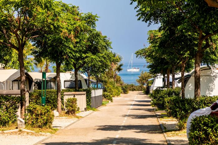 Qué restricciones debes conocer según la comunidad a la que viajes