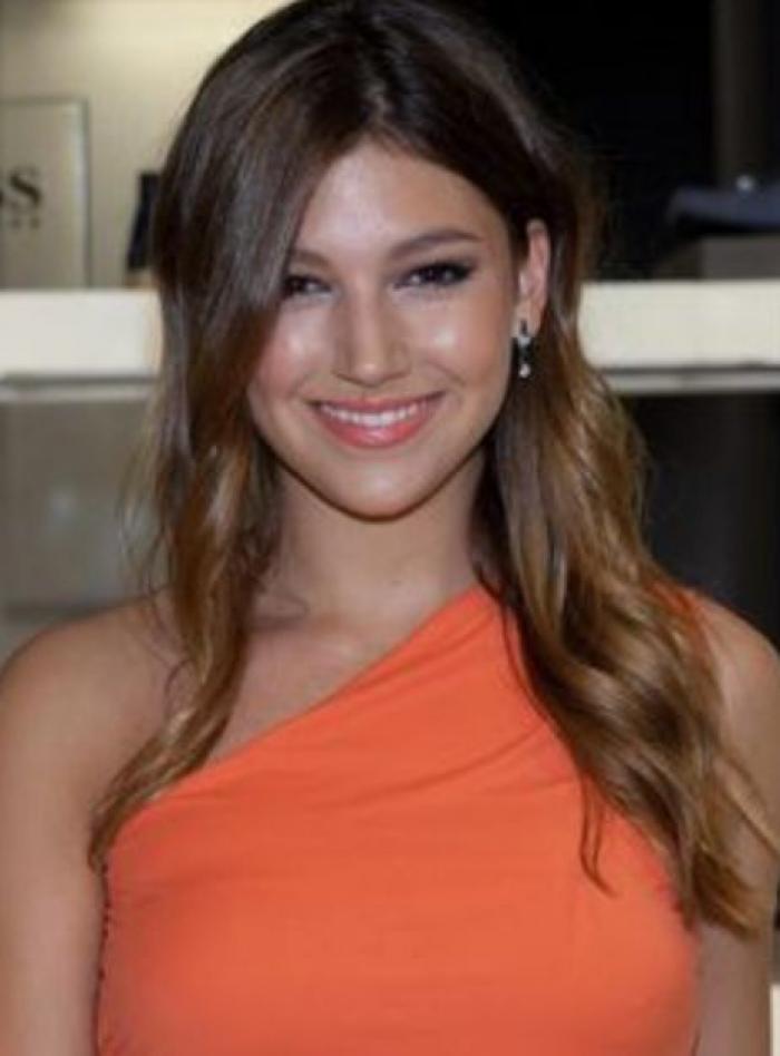 Así cambian las famosas con el pelo al natural