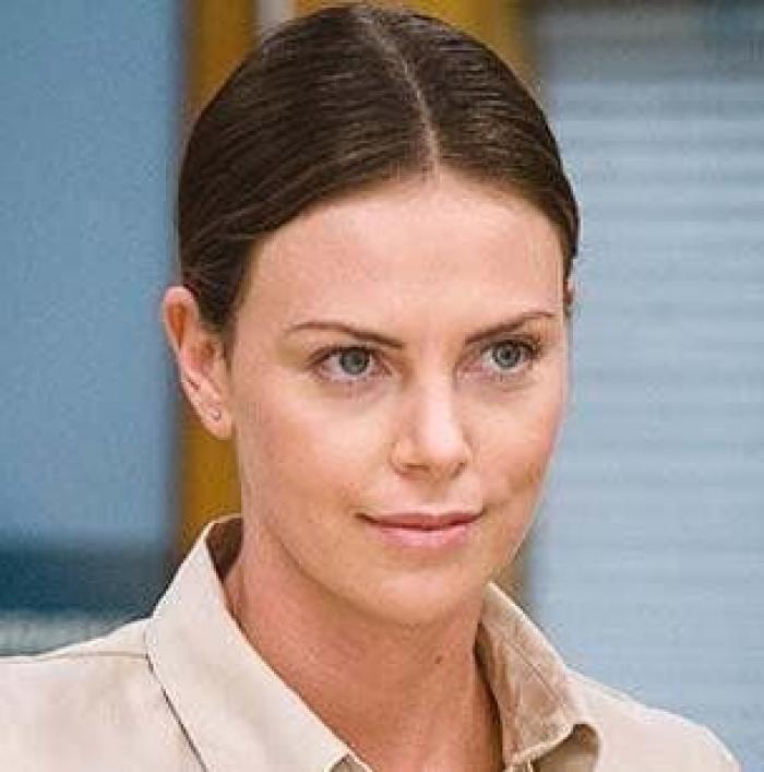 Así cambian las famosas con el pelo al natural