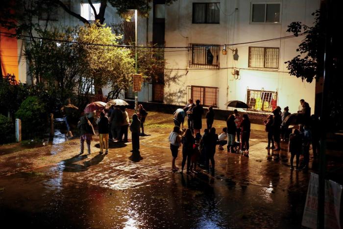 Un terremoto de 7,4 sacude el centro de México justo el mismo día que sus peores seísmos en 1985 y 2017