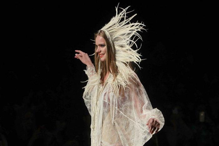 Vestidos de novia hechos con papel higiénico (FOTOS)