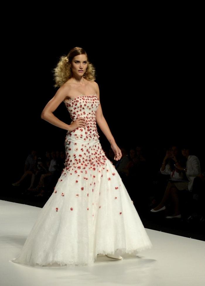 Vestidos de novia hechos con papel higiénico (FOTOS)