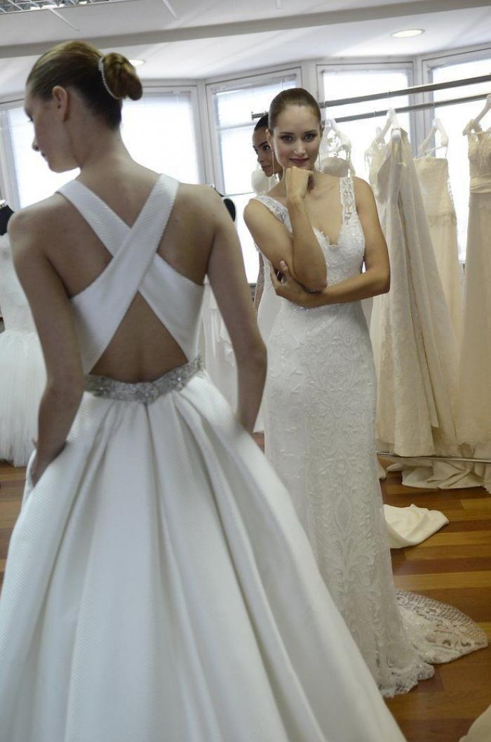 Vestidos de novia hechos con papel higiénico (FOTOS)