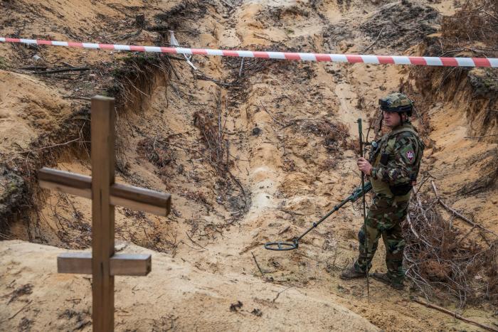 Ucrania anuncia el hallazgo de dos fosas comunes más en Izium