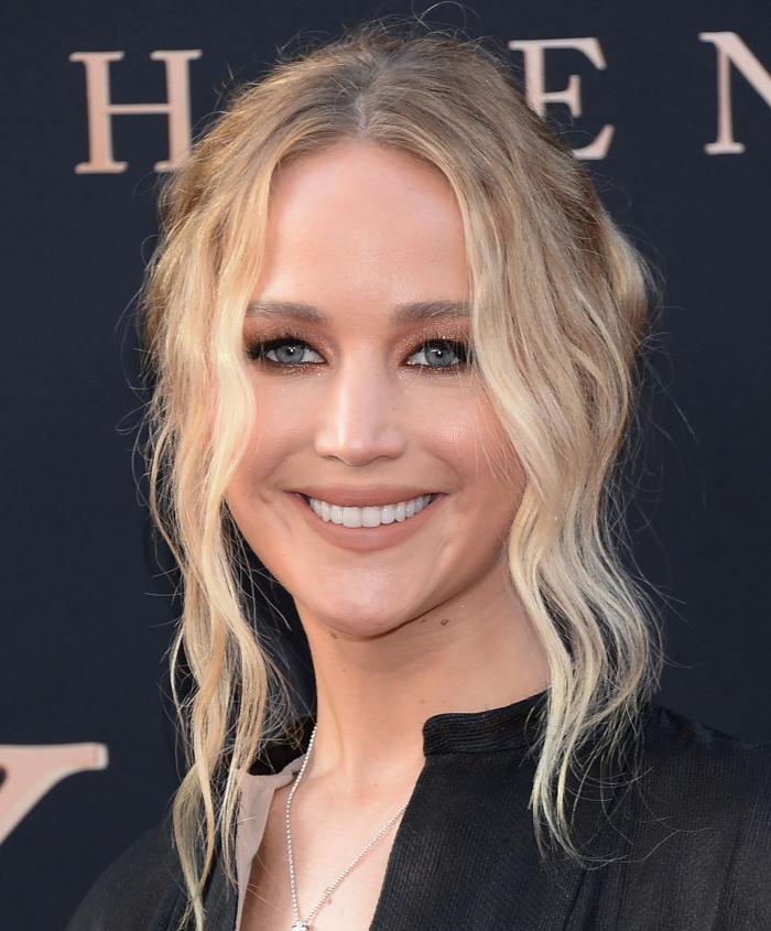 Así cambian las famosas con el pelo al natural