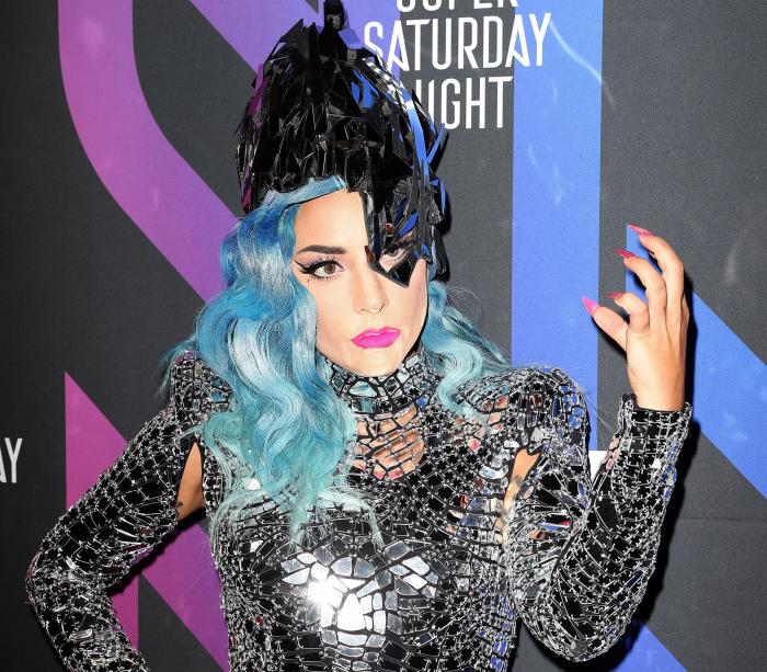 Así cambian las famosas con el pelo al natural