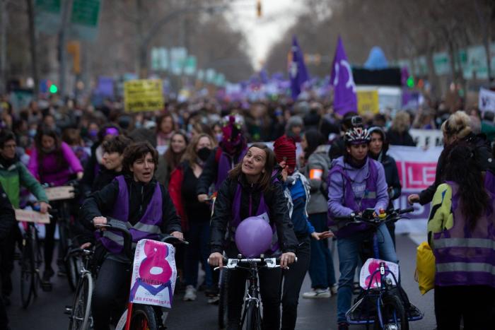 Condenado a cinco años de cárcel un médico que grabó a 94 mujeres en los aseos del hospital de Menorca