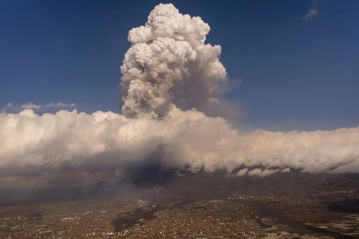 Lluvia y ceniza: el nuevo riesgo para las zonas costeras de La Palma