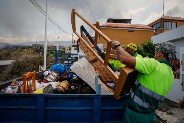 El hartazgo toma el relevo a la solidaridad entre los afectados por el volcán