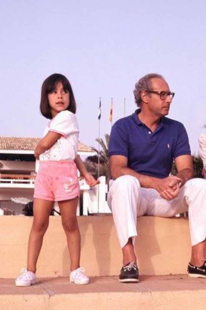 Muerte de Miguel Boyer: Isabel Preysler, arropada por familiares y amigos en el tanatorio (FOTOS)