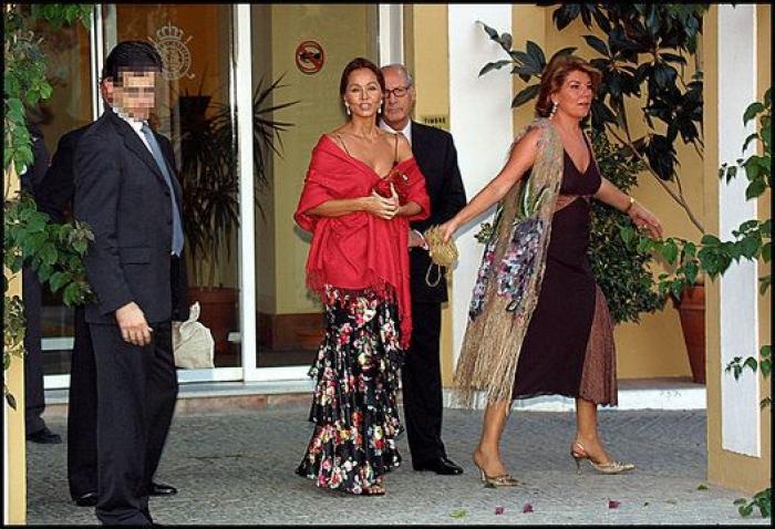Muerte de Miguel Boyer: Isabel Preysler, arropada por familiares y amigos en el tanatorio (FOTOS)