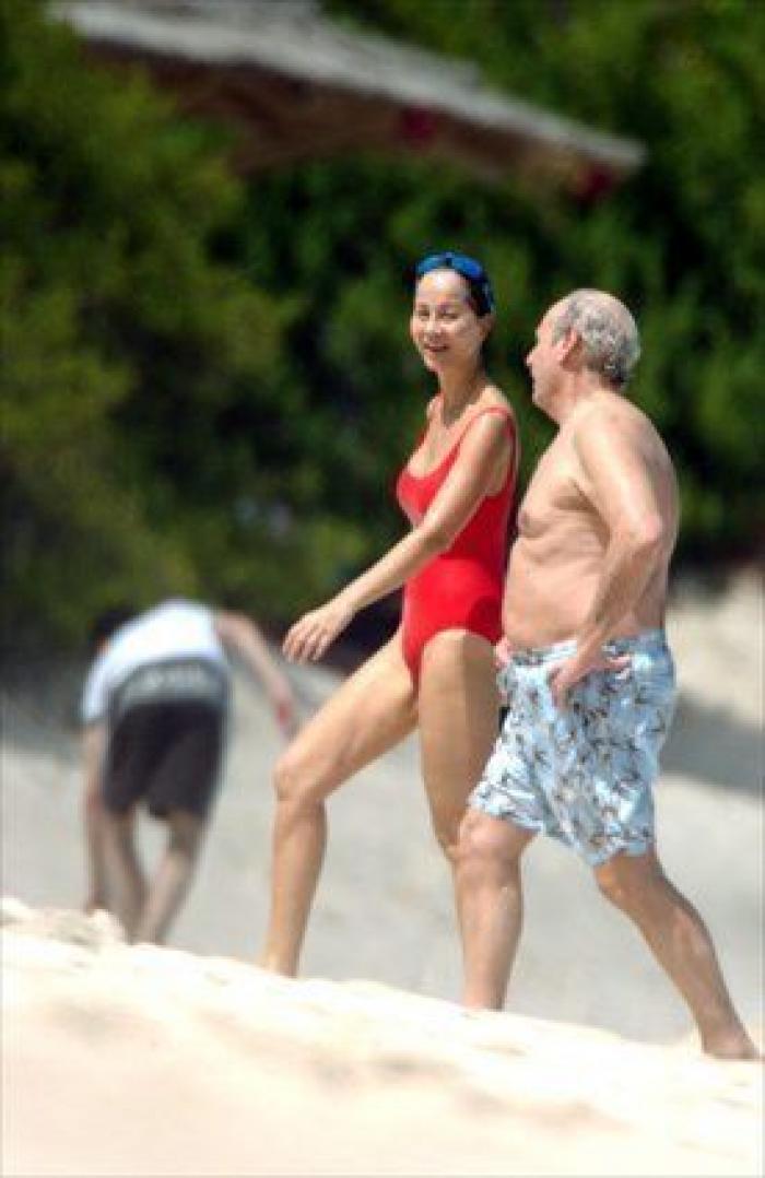 Muerte de Miguel Boyer: Isabel Preysler, arropada por familiares y amigos en el tanatorio (FOTOS)