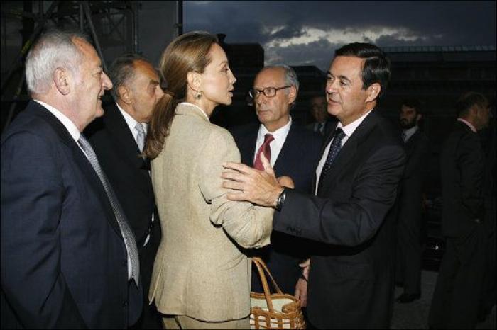 Muerte de Miguel Boyer: Isabel Preysler, arropada por familiares y amigos en el tanatorio (FOTOS)