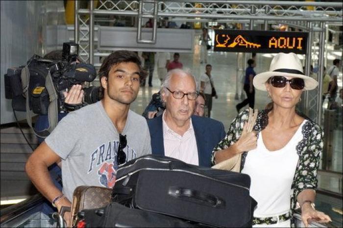 Muerte de Miguel Boyer: Isabel Preysler, arropada por familiares y amigos en el tanatorio (FOTOS)